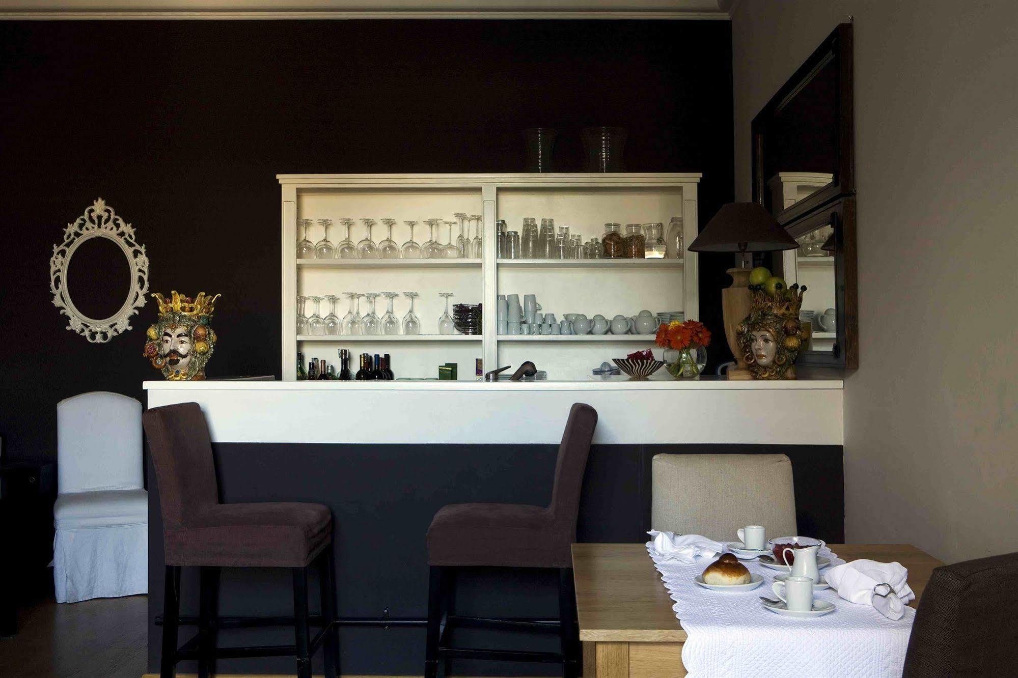 Bb 22 Charming Rooms & Apartments Palermo Bagian luar foto